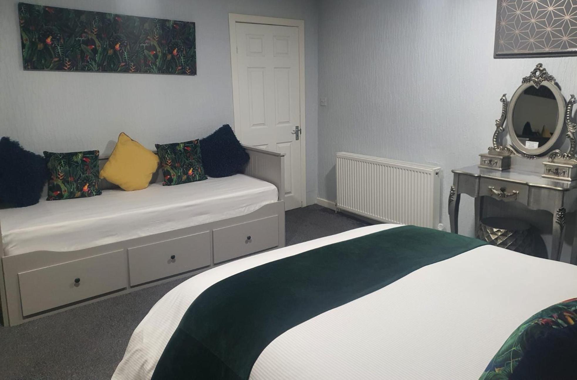 Saphire Glasgow Apartments Giffnock ภายนอก รูปภาพ